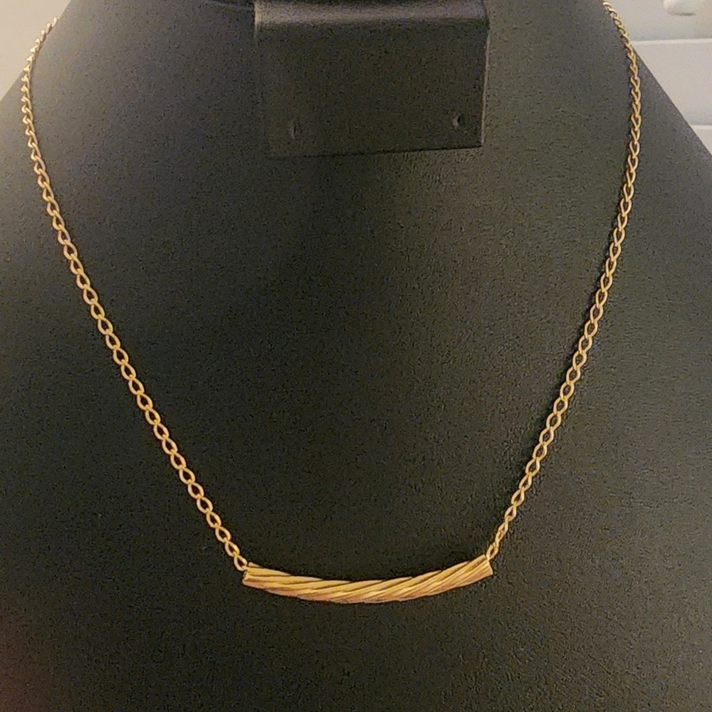 Elegant Gold Tone Chain Necklace